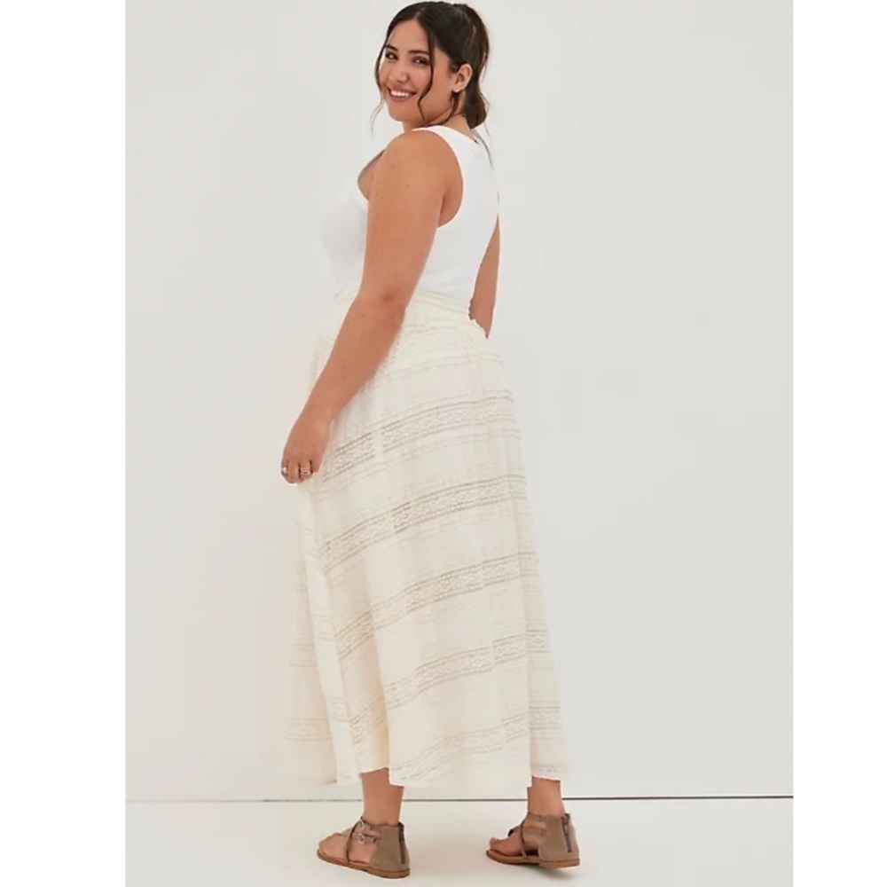 COPY - IVORY LACE MAXI SKIRT - Picture 4 of 7
